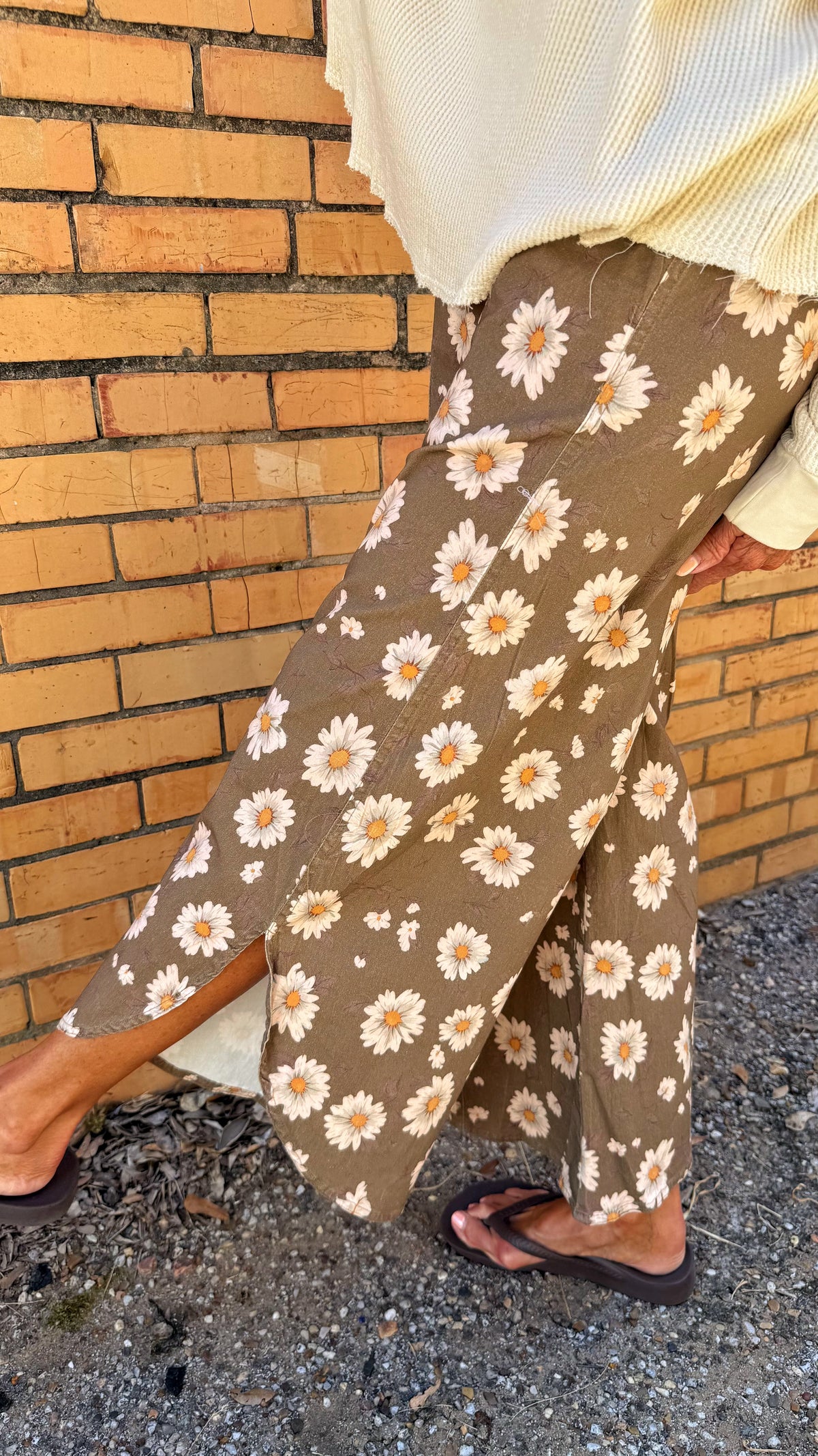 Daisy Tulip Mocha Pants