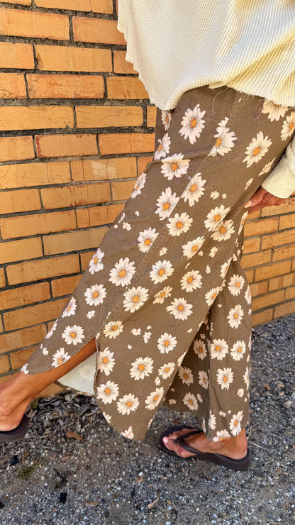 Daisy Tulip Mocha Pants