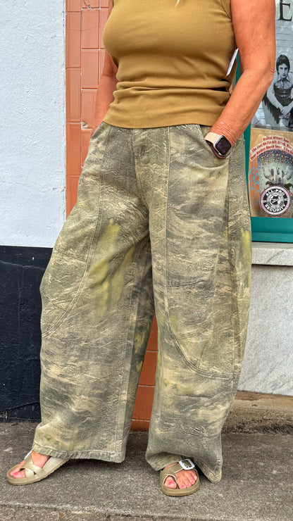 Camo Print Barrel Carpenter Jeans