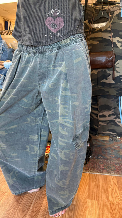 Camo Low Rise Carpenter Pants
