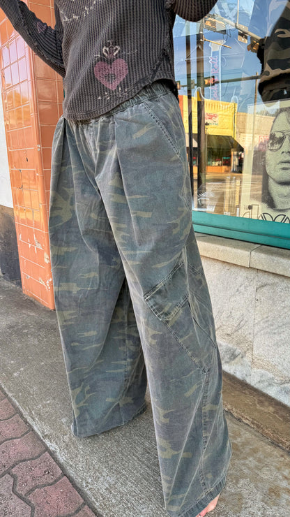 Camo Low Rise Carpenter Pants