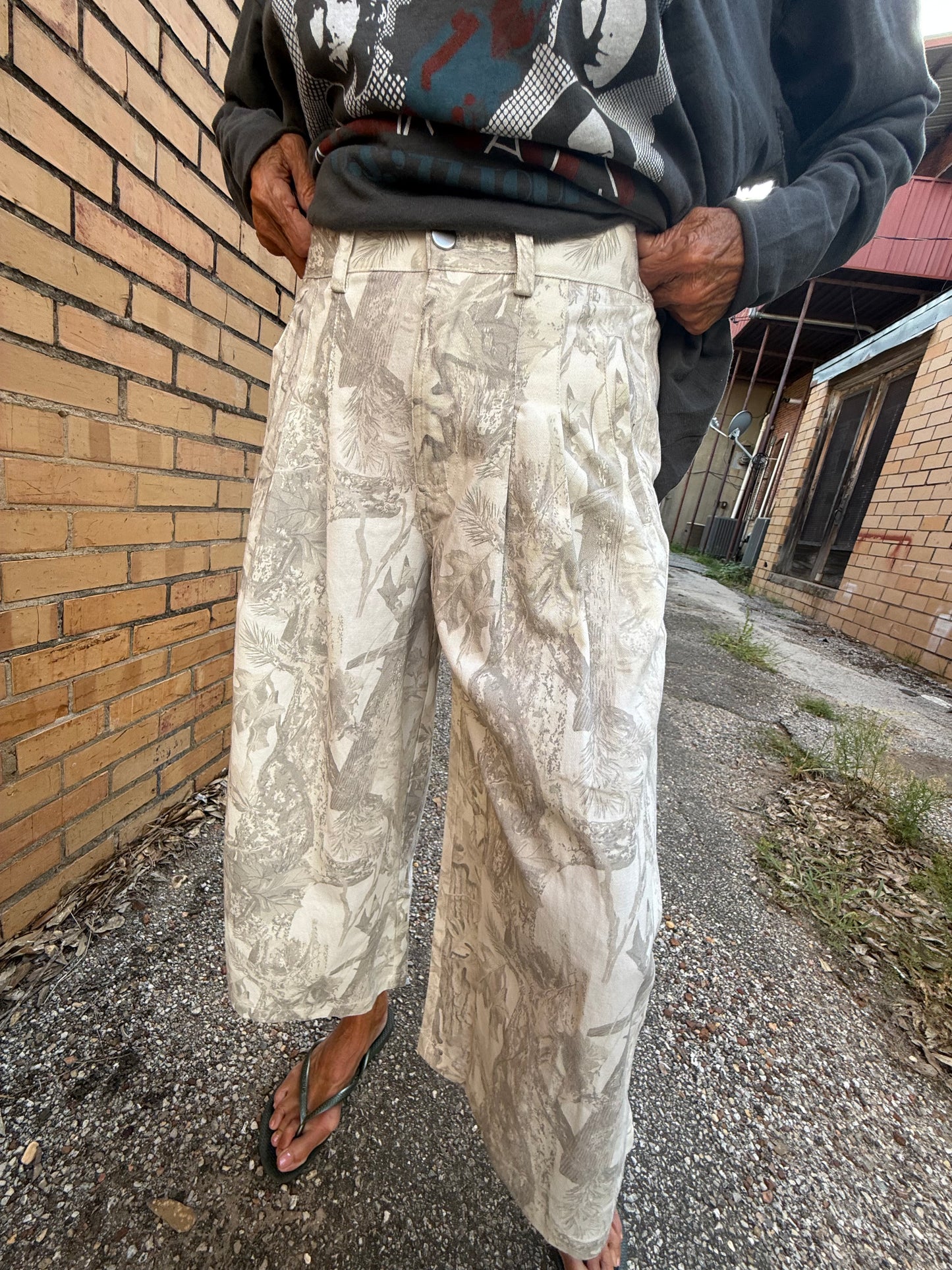Camo Chameleon Wide-Leg Crop Pants